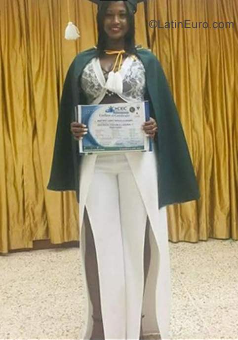 Date this happy Ecuador girl Girabel from Esmeraldas EC880