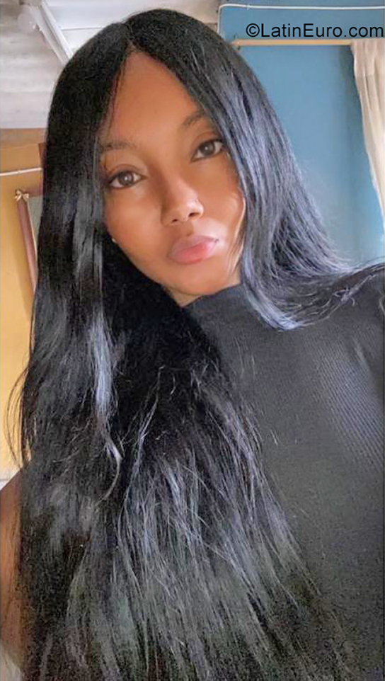 Date this exotic Colombia girl Viviana from Medellin CO31184