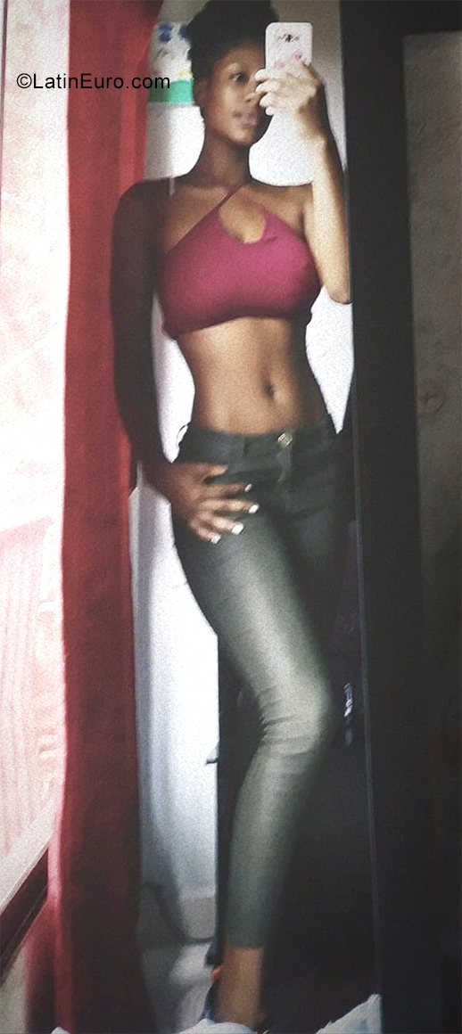 Date this attractive Colombia girl Aricela from Medellin CO31190