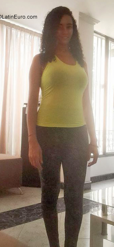 Date this charming Colombia girl Diana from Cali CO31194