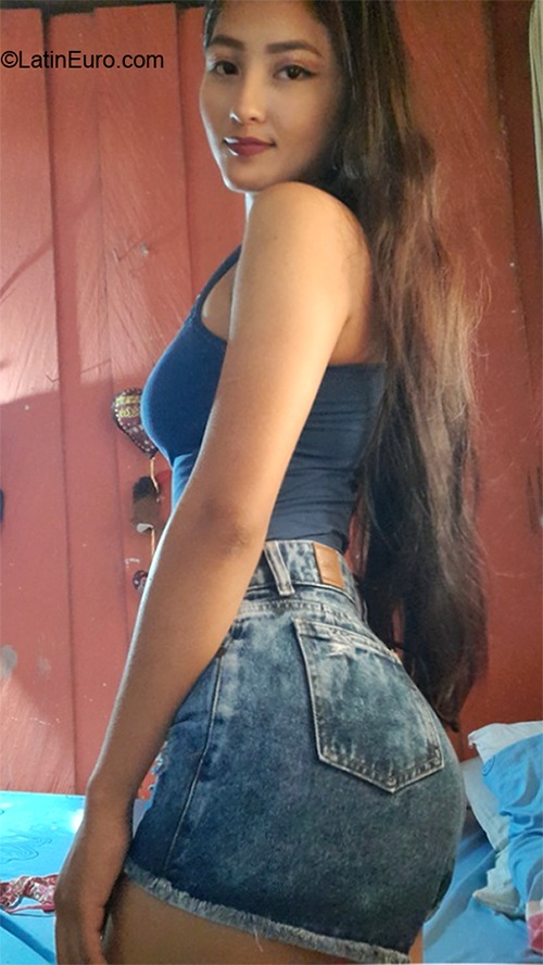 Date this voluptuous Colombia girl Thalia from Medellin CO31253