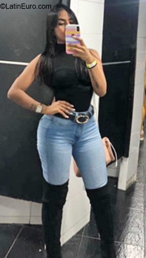 Date this charming Colombia girl Stefany from Cali CO31279