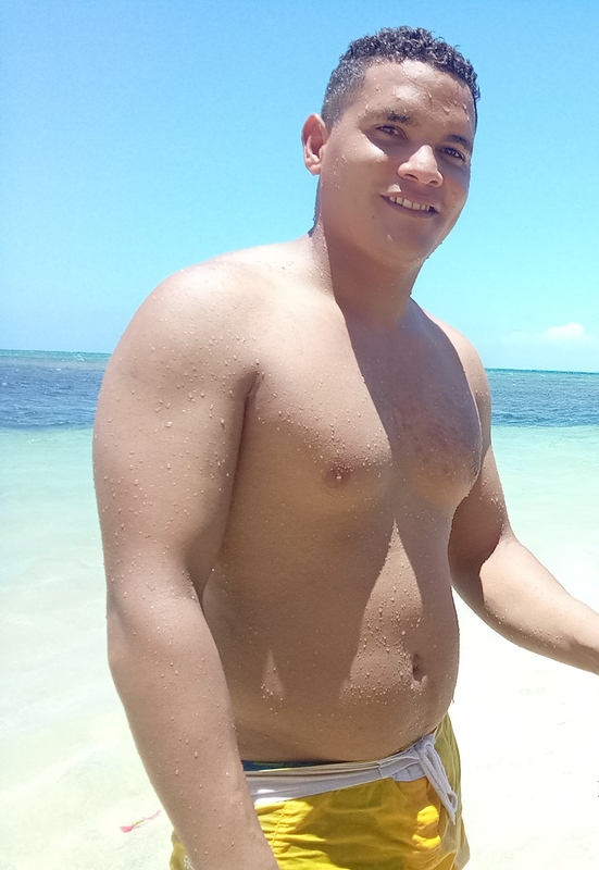 Date this happy Cuba man Keiler from Holguín CU806