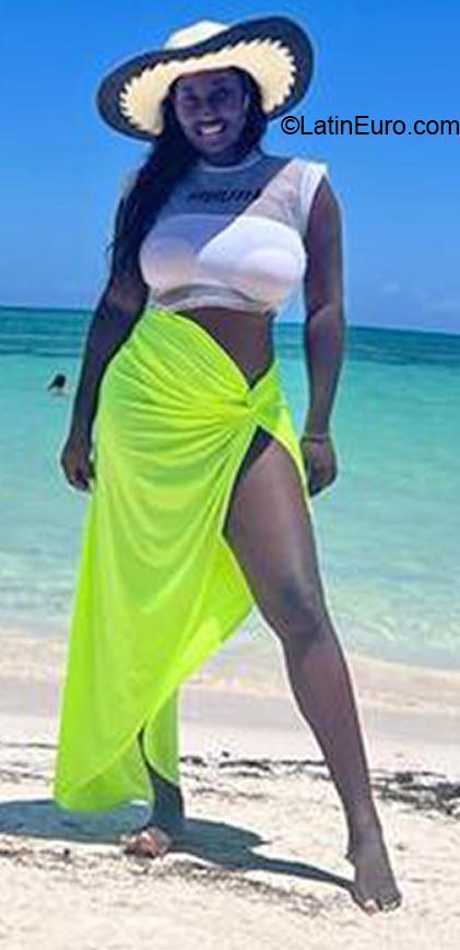 Date this nice looking Cuba girl Dora from Havana CU807