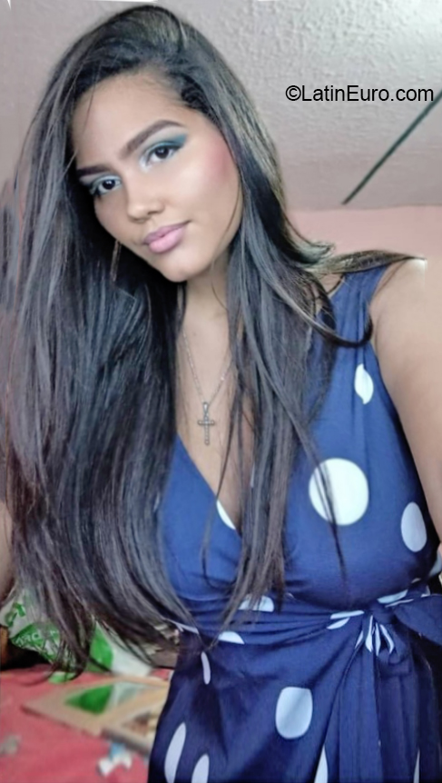 Date this foxy Colombia girl Liz from Cartagena CO31298