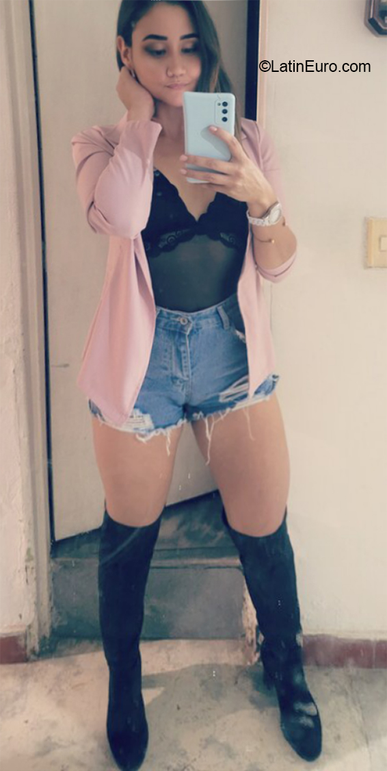 Date this athletic Colombia girl Jess from Medellin CO31316