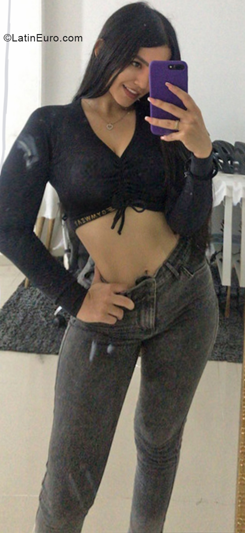 Date this tall Colombia girl Julieth from Medellin CO31337