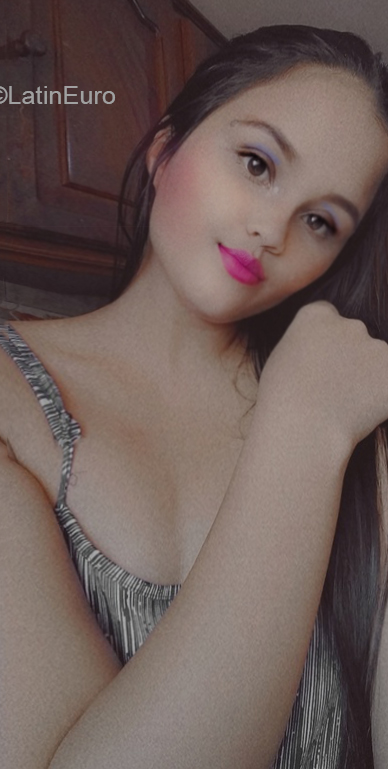 Date this fun Venezuela girl Camilahiollm from Valencia VE4147