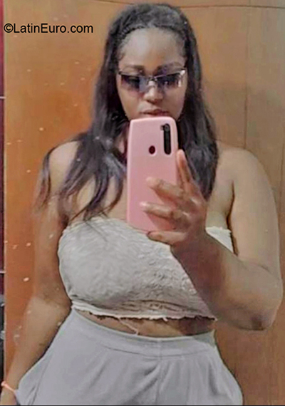 Date this gorgeous Colombia girl Maira from Medellin CO31576