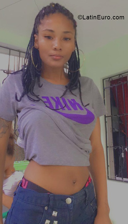 Date this athletic Dominican Republic girl Sofia from Puerto Plata DO40623