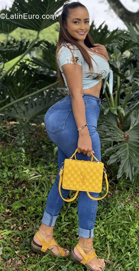 Date this hot Colombia girl Katherin from Cali CO31423