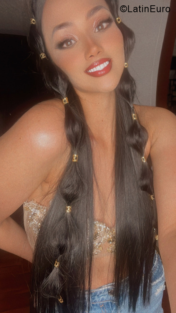 Date this stunning Colombia girl Karla from Bogota CO31424
