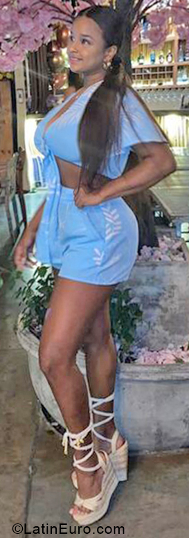 Date this beautiful Colombia girl Mishel from Cali CO31447