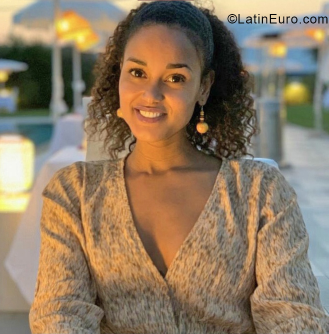 Date this sultry Brazil girl Nay from Rio De Janeiro BR11710