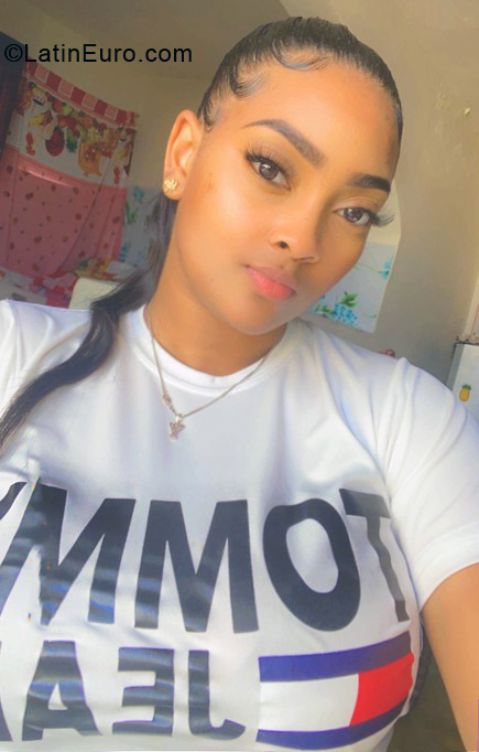 Date this athletic Dominican Republic girl Mariel from Santo Domingo DO40657