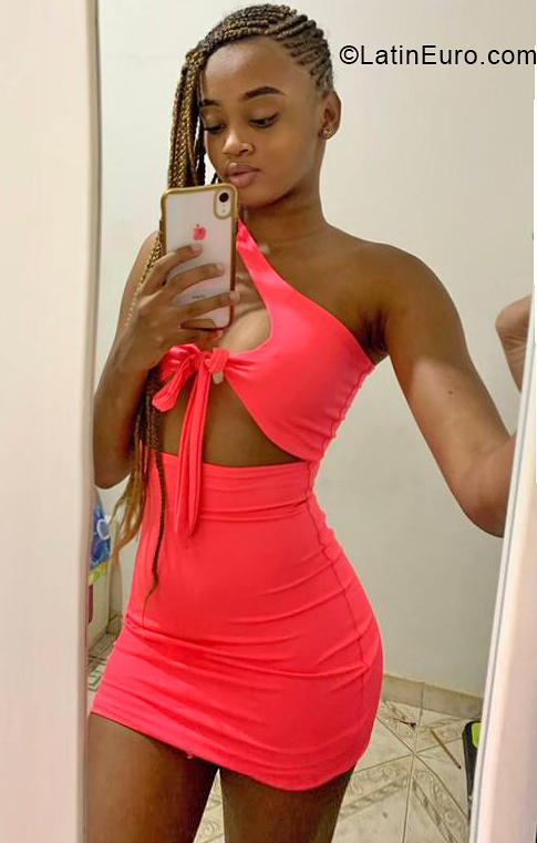 Date this voluptuous Colombia girl Valentina from Cali CO33805