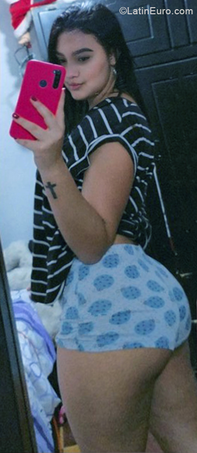 Date this voluptuous Colombia girl Carolina from Medellin CO31506