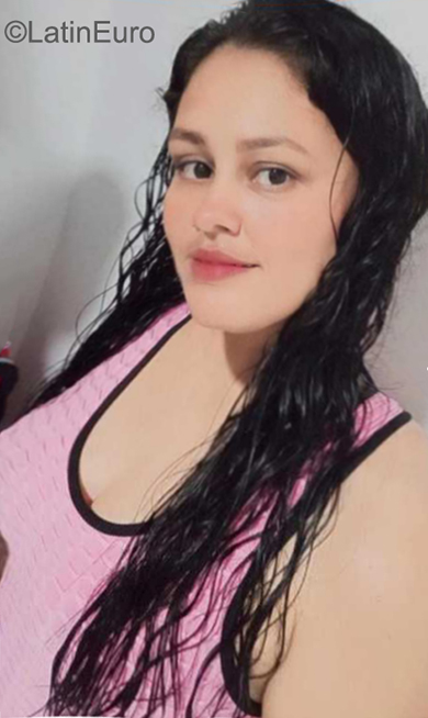 Date this beautiful Venezuela girl Lucia from Maracaibo VE4175