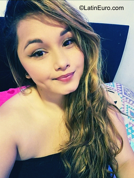Date this sensual Colombia girl Deli from Pitalito CO31550