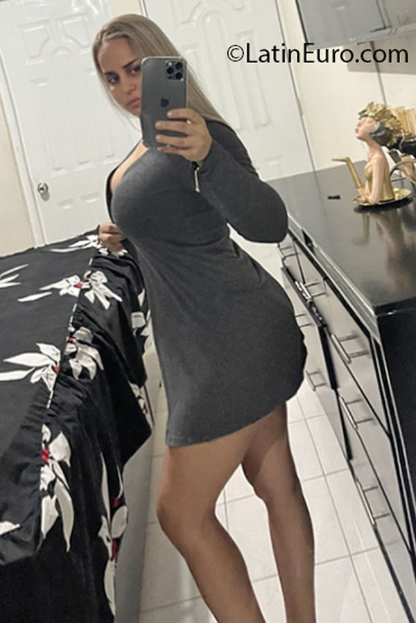 Date this georgeous Dominican Republic girl Jenny from Santiago DO40708