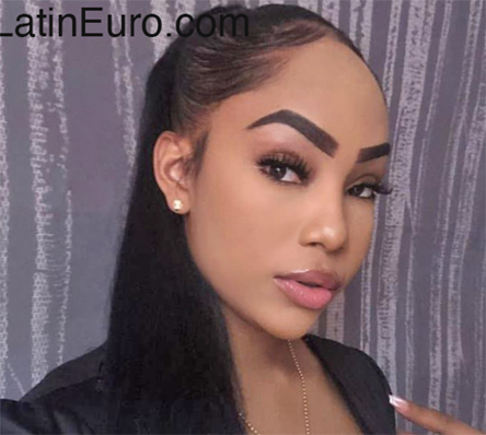 Date this voluptuous Colombia girl Karol from Cali CO32195