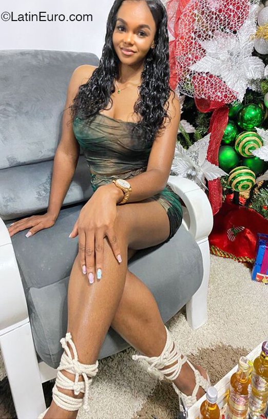 Date this sensual Colombia girl Faniry from Cali CO32196