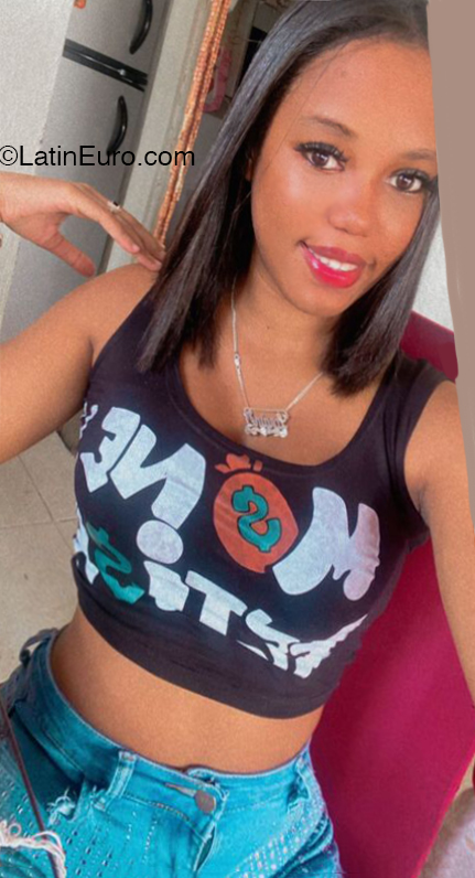 Date this tall Dominican Republic girl Loraine from San Pedro De Macoris DO44654