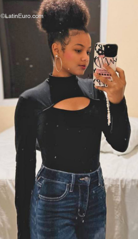 Date this lovely Dominican Republic girl Kihandra from Santo Domingo DO45363