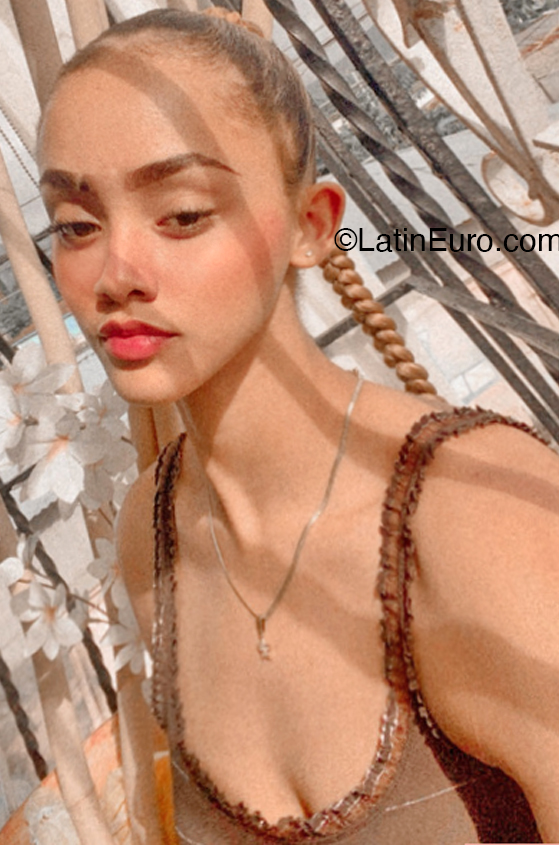 Date this lovely Dominican Republic girl Genesis from Monsenor Nouel DO45789