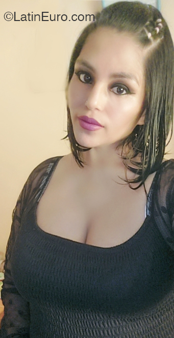 Date this tall Peru girl Maricruz from Arequipa PE2046