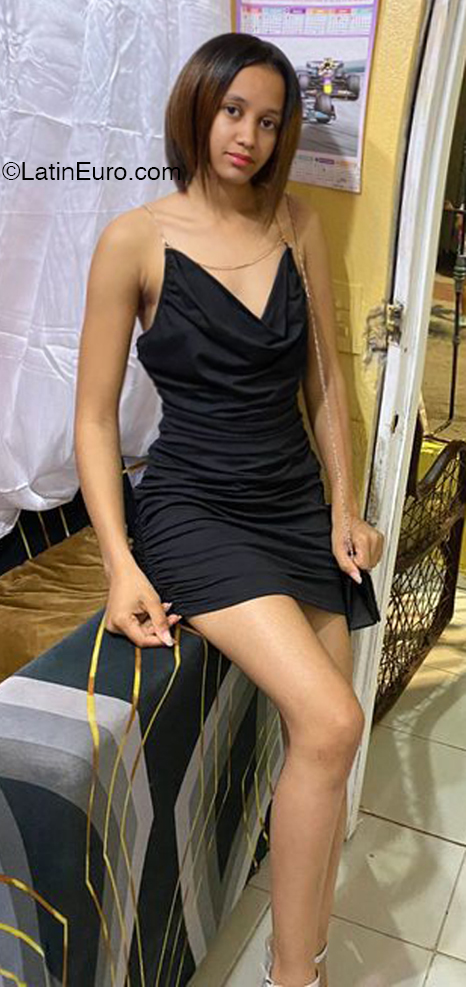 Date this fun Dominican Republic girl Arlin from Santo Domingo DO46408