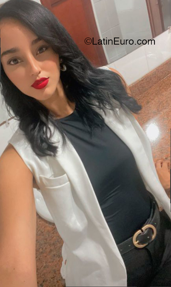 Date this lovely Dominican Republic girl Yanibel from Santo Domingo DO46545