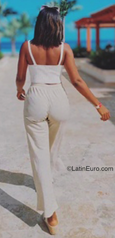 Date this hard body Dominican Republic girl Elen from Santiago De Los Caballeros DO46708