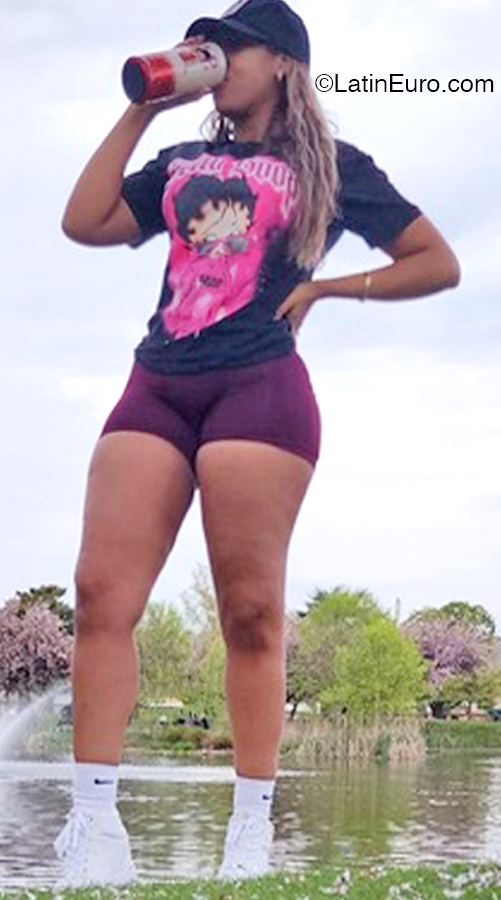 Date this good-looking United States girl Vigidry from Elizabeth US22683