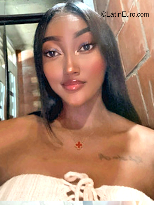 Date this lovely Colombia girl Indira from Cali CO32545