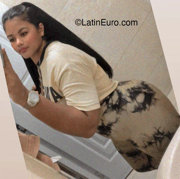 Date this nice looking Dominican Republic girl Vianny from Santigo DO47205