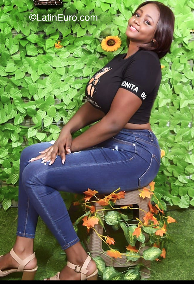 Date this pretty Dominican Republic girl Diana Celedonio from Santo Domingo DO47354