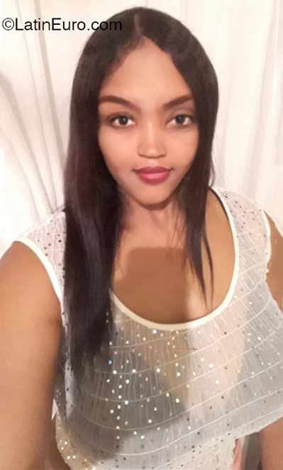Date this gorgeous Dominican Republic girl Felidenia from Santo Domingo DO47623