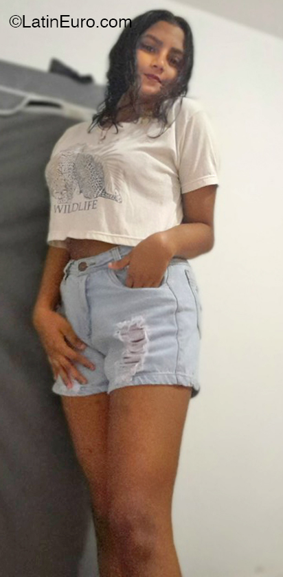 Date this gorgeous Colombia girl Fernanda from Bogota CO32579