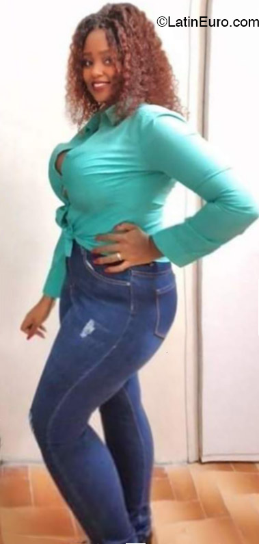 Date this foxy Guadeloupe girl Diana from Le Gosier GP26