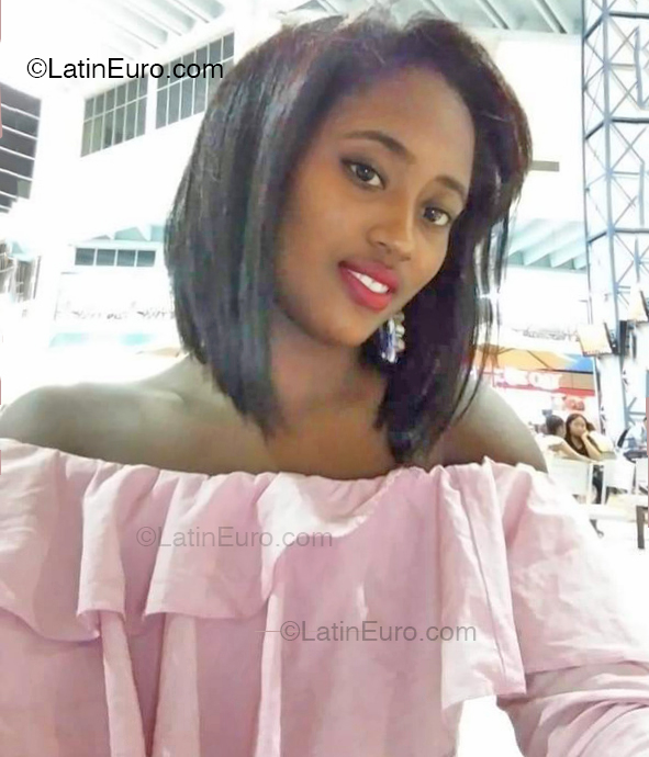 Date this tall Dominican Republic girl Sol from Dajabon DO52332