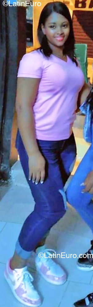 Date this hot Dominican Republic girl Anayris from Santo Domingo DO52425