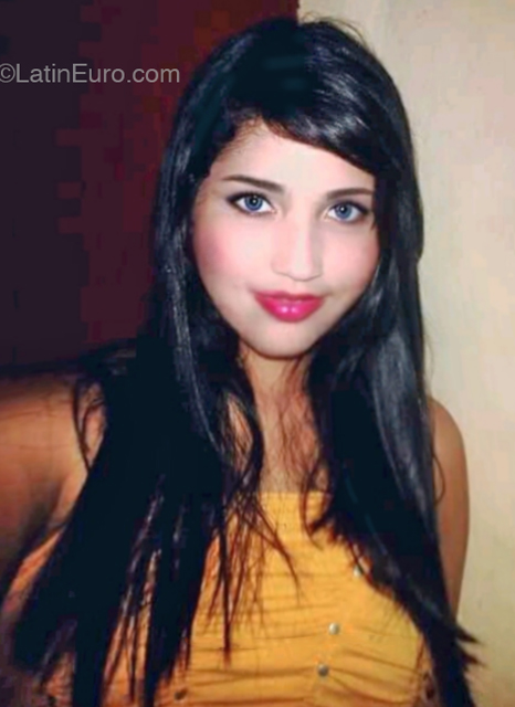 Date this attractive Venezuela girl Ginebra from Caracas VE4929