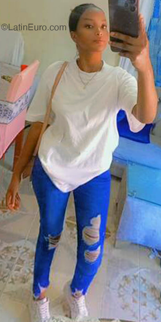 Date this cute Dominican Republic girl Adana from Santo Domingo DO52827