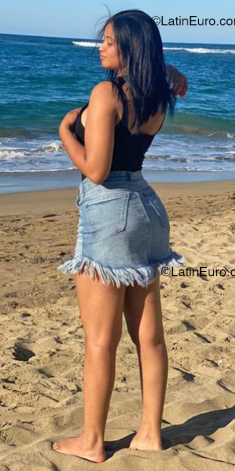 Date this stunning Dominican Republic girl Areysi from Nagua DO52842