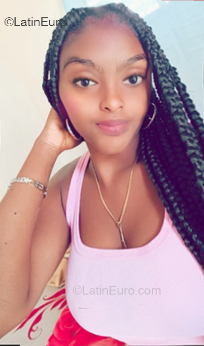 Date this cute Dominican Republic girl Veronica from Santo Domingo DO53052