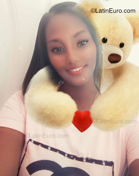Date this exotic Dominican Republic girl Betz from Santo Domingo DO53107