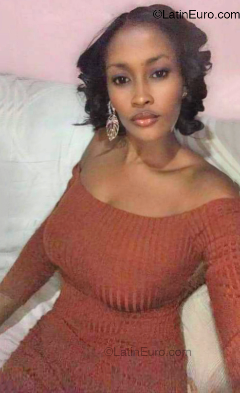 Date this nice looking Dominican Republic girl Yenny from San Pedro de Macoris DO53307