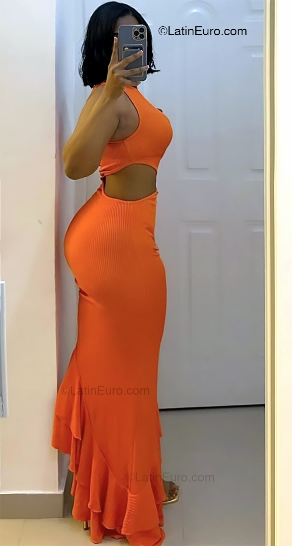 Date this happy Dominican Republic girl Yenifer from Santo Domingo DO53410