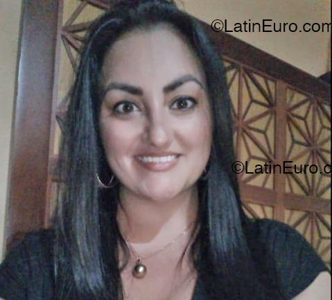 Date this georgeous Costa Rica girl Yesenia from Alajuela CR553